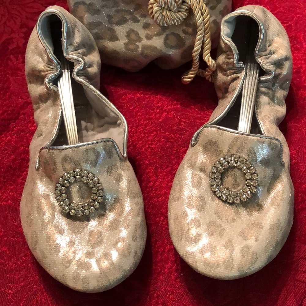 🎀Joan Boyce slip on flats with carry bag!🎀